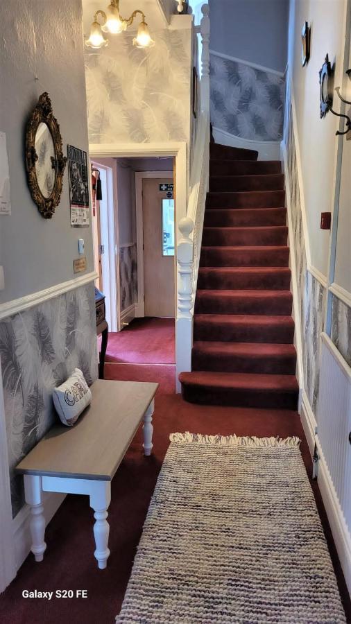 Greylands Guest House Llandrindod Wells Exteriör bild