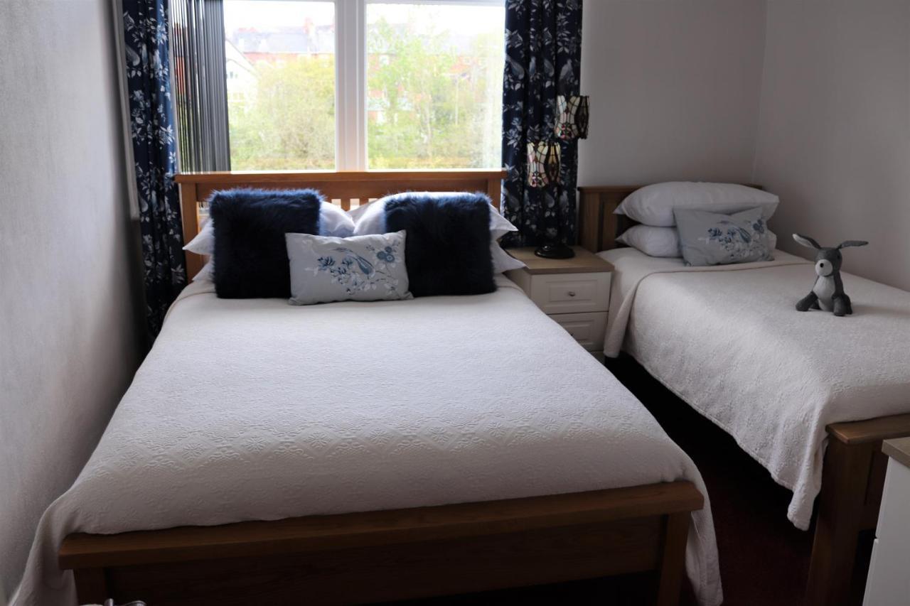Greylands Guest House Llandrindod Wells Exteriör bild