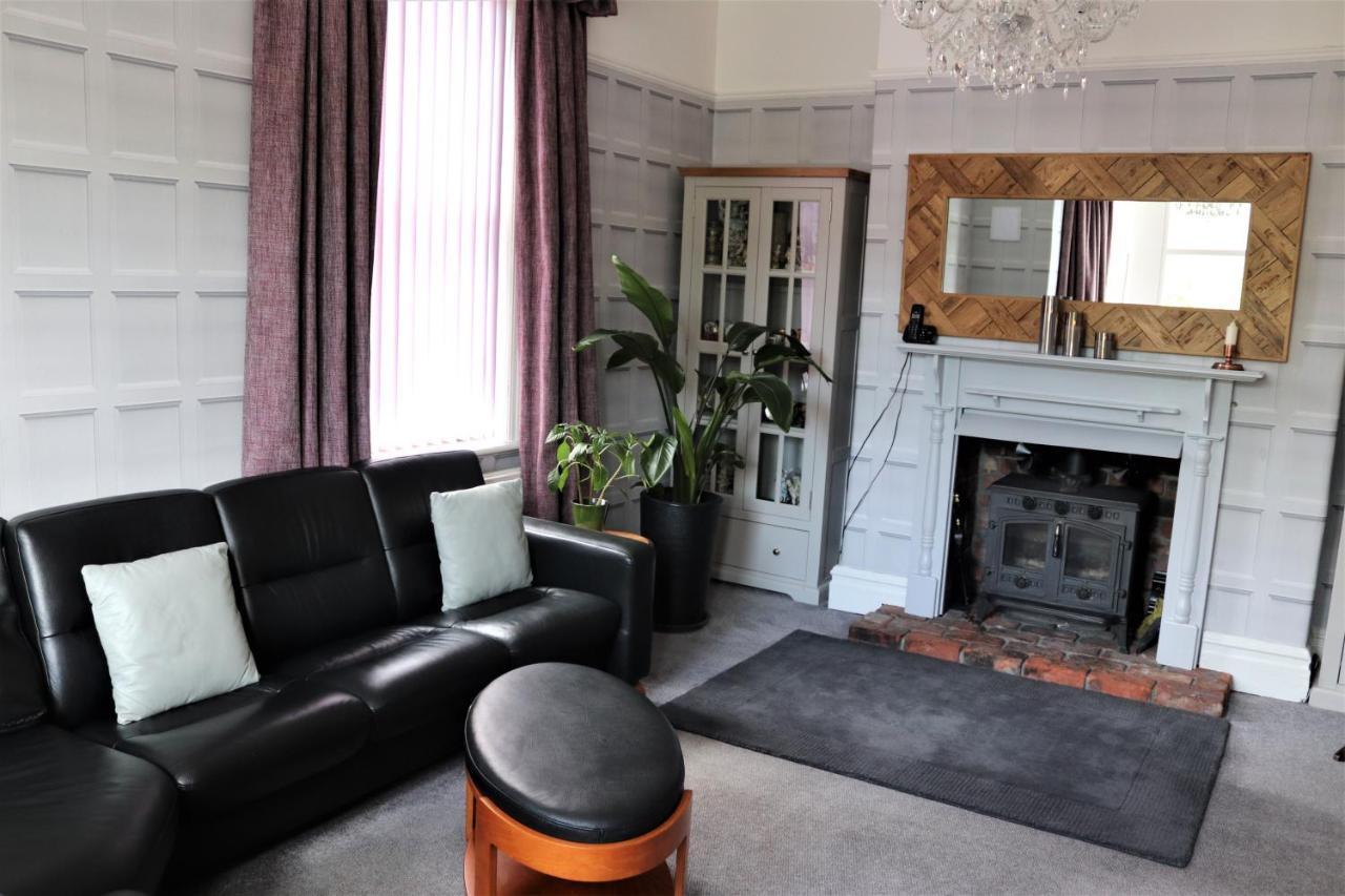 Greylands Guest House Llandrindod Wells Exteriör bild