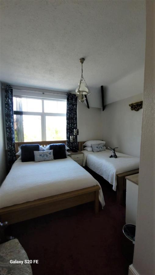 Greylands Guest House Llandrindod Wells Exteriör bild
