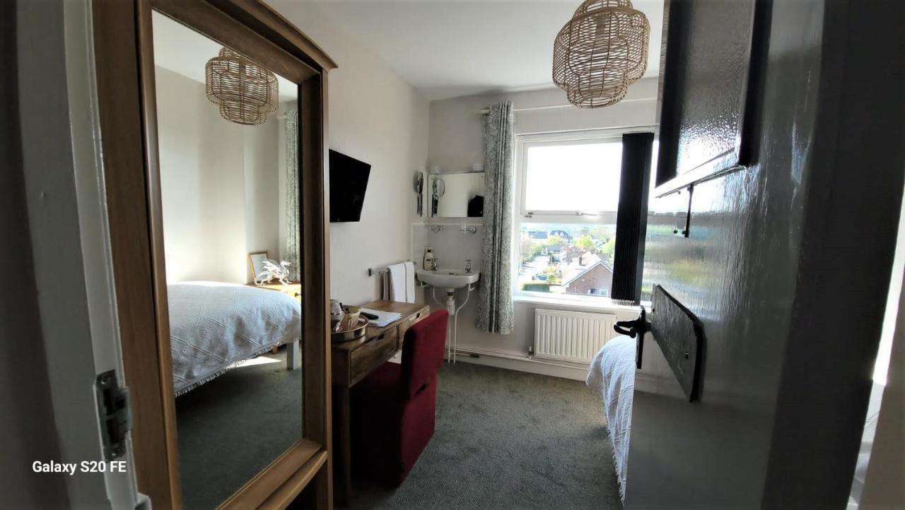 Greylands Guest House Llandrindod Wells Exteriör bild