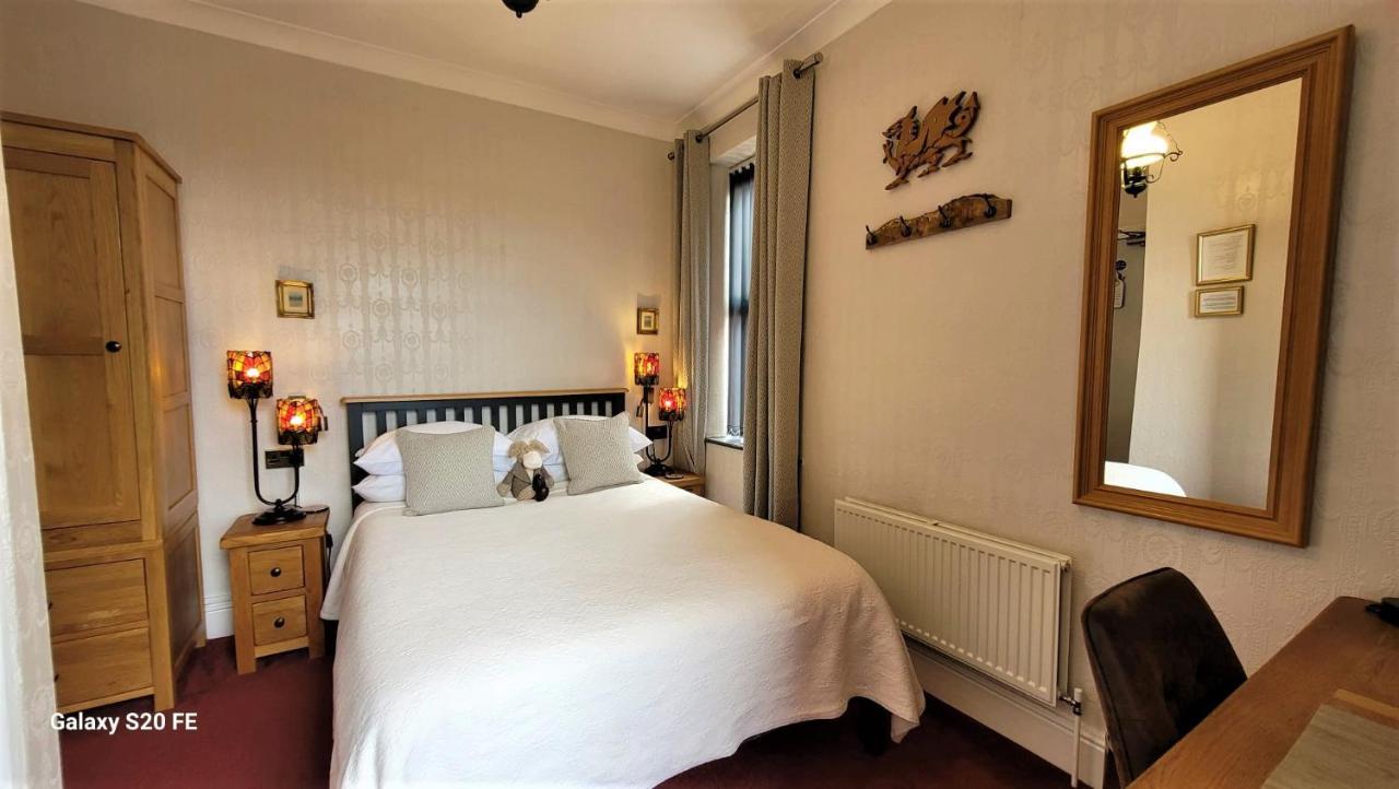 Greylands Guest House Llandrindod Wells Exteriör bild