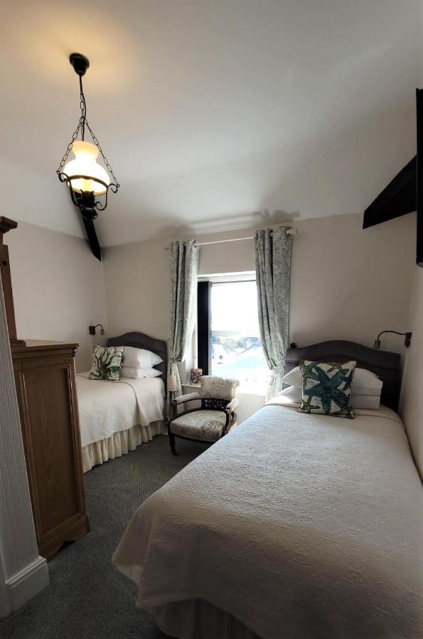 Greylands Guest House Llandrindod Wells Exteriör bild