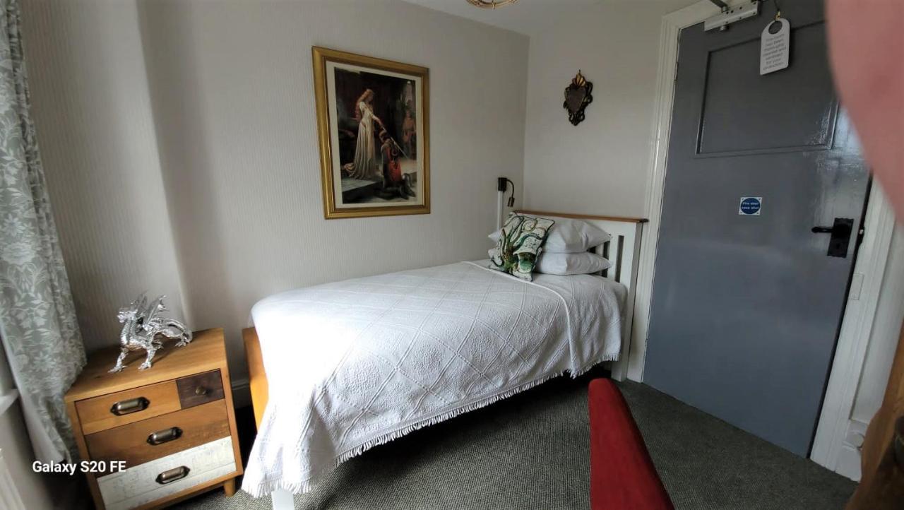 Greylands Guest House Llandrindod Wells Exteriör bild