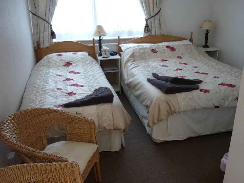 Greylands Guest House Llandrindod Wells Exteriör bild
